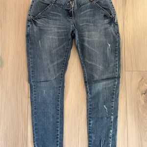 Rare Reneevon Womens Low Rise Skinny Distressed ***See photos for measurements.